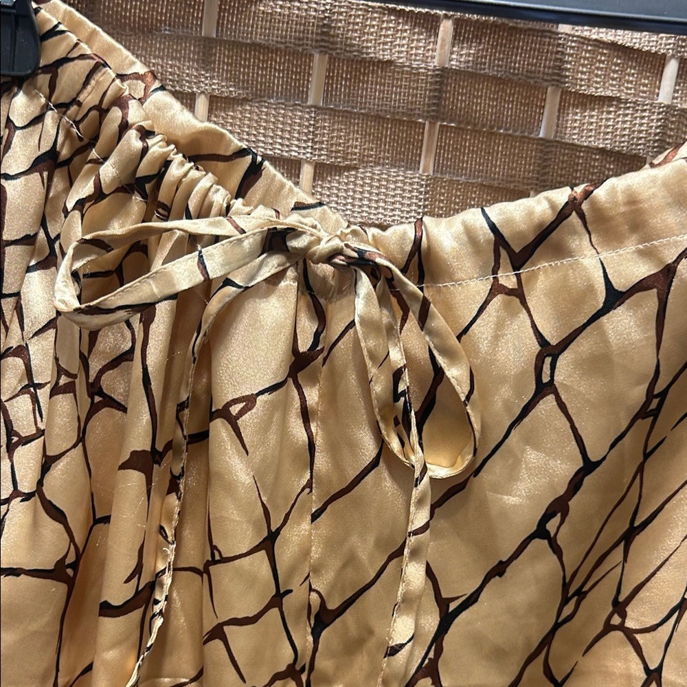 VS Gold and Black Patterned Pajama Set S - Picture 5 of 8